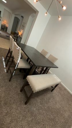 jeromes furniture dinning table