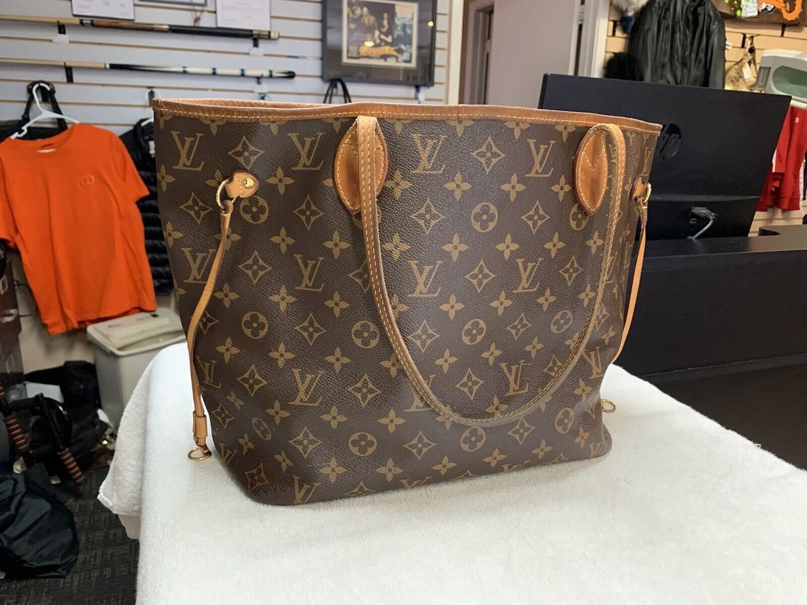Louis Vuitton Neverfull MM Monogram Bag (HEAVY WEAR)