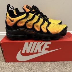 Nike Air Vapor Max plus- Orange/black 9.5 US