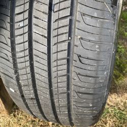 225/50R17 Tire