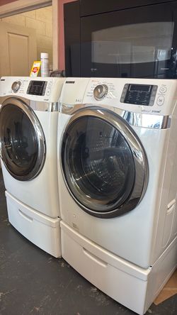 Nice like new Samsung washer and gas dryer front