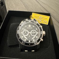 Invicta Men's 6977 Pro Diver Collection Stainless Steel Watch, with travel case.