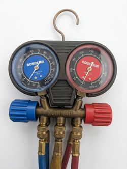 Robinair Dual Manifold Gauge Set with Hoses