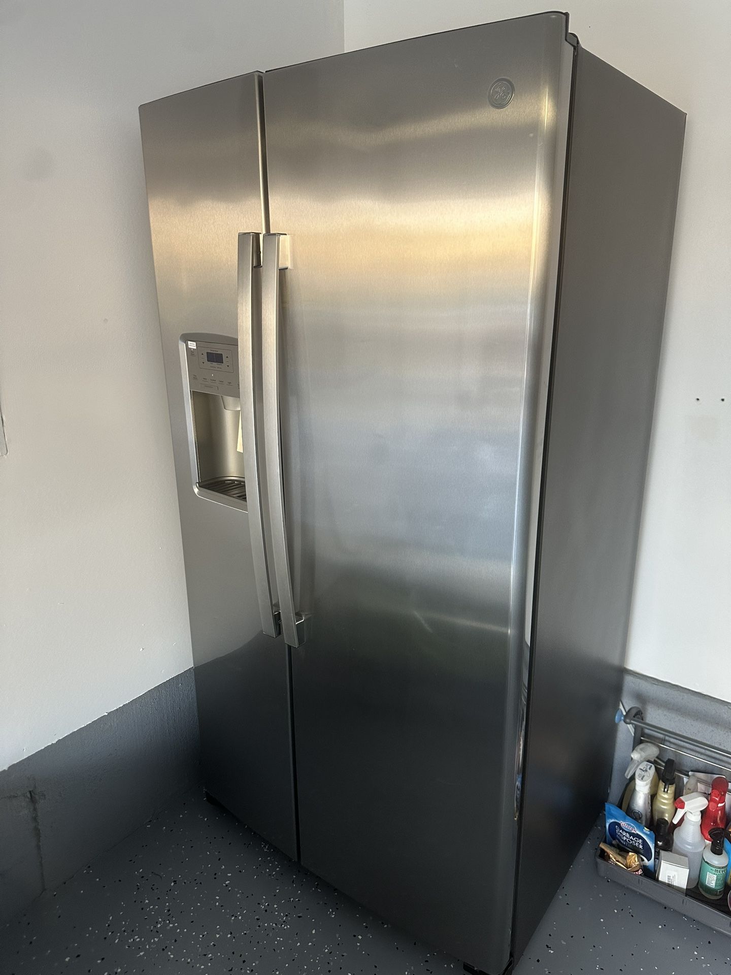 GE side-by-side Refrigerator 