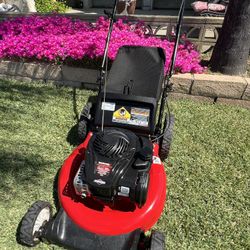 Yard Machines 21 in. Mower 140 cc  Brigs Briggs & Stratton Motor OHV rear bag Mulch In  Working Order 