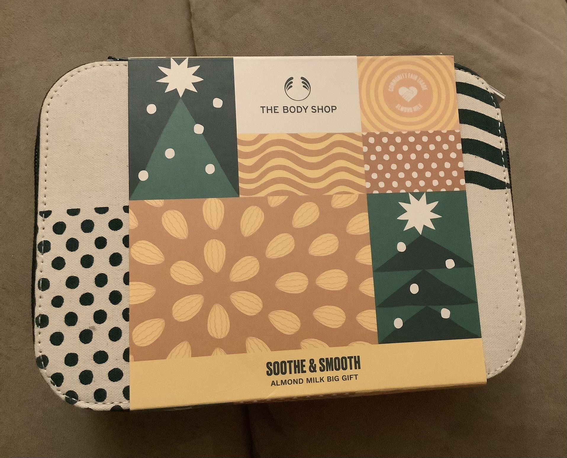 The Body Shop Christmas Gift Set Soothe & Smooth Almond Milk 2 Available 