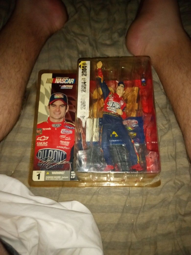 New In Package JEFF GORDON FIGURINE