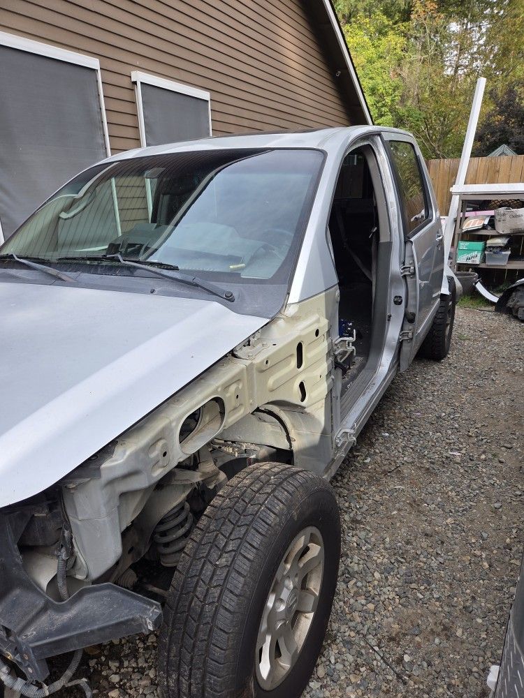 2005 Nissan titan 4x4 parts