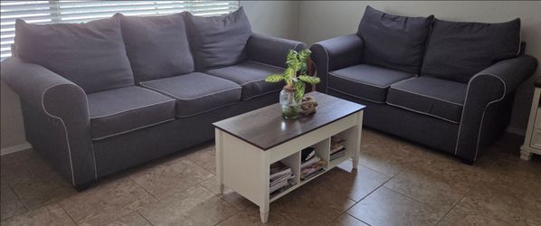 Couch set