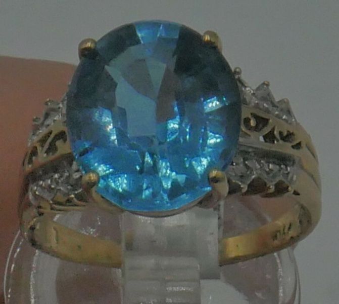 10KT YELLOW GOLD FASHION RING WITH DIAMONDS AND BLUE STONE 3.9GR SIZE 6.75. 848960-1.