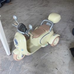 ELECTRIC TRICYCLE  FOR CHILDREN