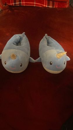 Kids slippers size 4/5