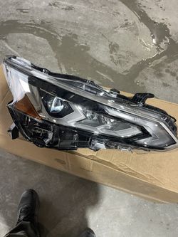 Nissan Altima Headlight 
