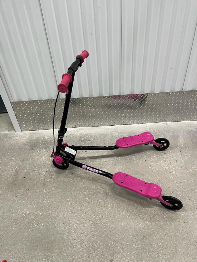 Yvolution Fliker A1 Swing Wiggle Scooter For Girls 