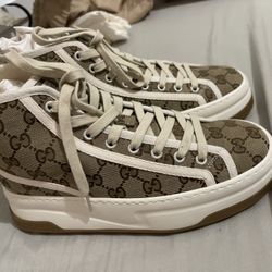 GUCCI GG High top Sneakers. (Women)