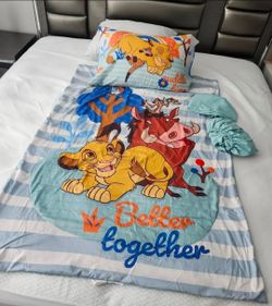 ✅️ Kids Lion King 4pc Bed Set• Crib/ Toddler Mattress Size• Comforter, Fitted Sheet, Flat Sheet & Reversible Pillowcase• Great Condition• $25firm