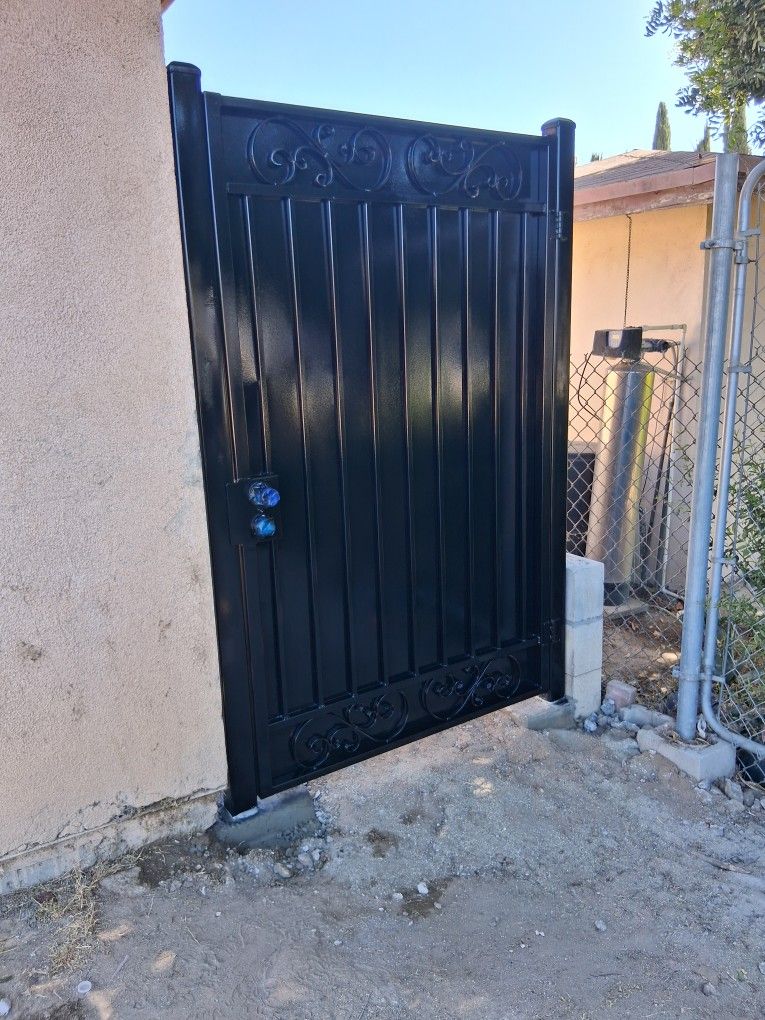 Puerta De Metal
