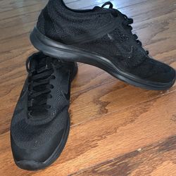 Woman 7 1/2 All Black Running Shoes 
