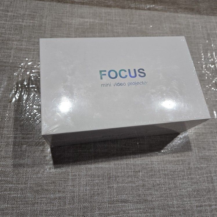 AKASO MINI VIDEO PROJECTOR WITH CASE