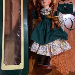 Porcelain doll Anne Green Gables In Box, Looks New