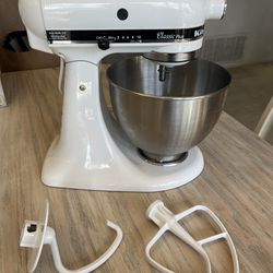 KitchenAid Classic Plus Stand Mixer – White – Attachments Included