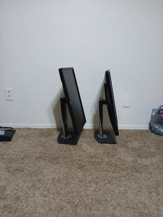 2 Dell Monitor No Cords  Good Condition