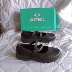 Women's Dress Shoe Petals Janice - Black size 11