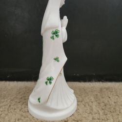 Lefton Madonna Musical Figurine W/Gold Trim And Shamrocks.  Plays The Jewel Of The  Madonna 
