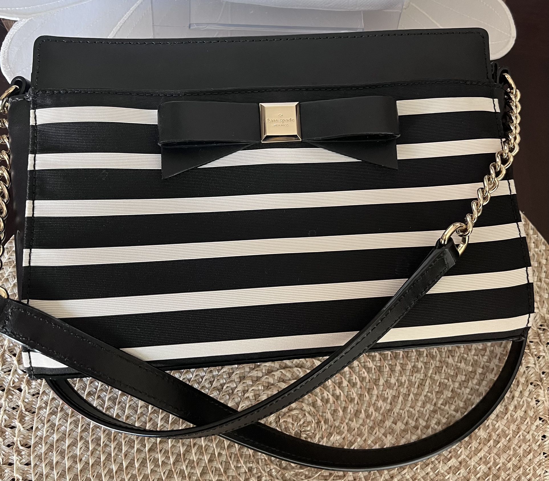Kate Spade Crossbody Purse for Sale in Kansas City, MO - OfferUp