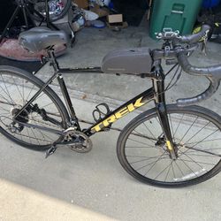 TREK Domane AL2 (56cm) Road Bike