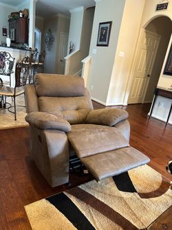Living Room Set (Like new)