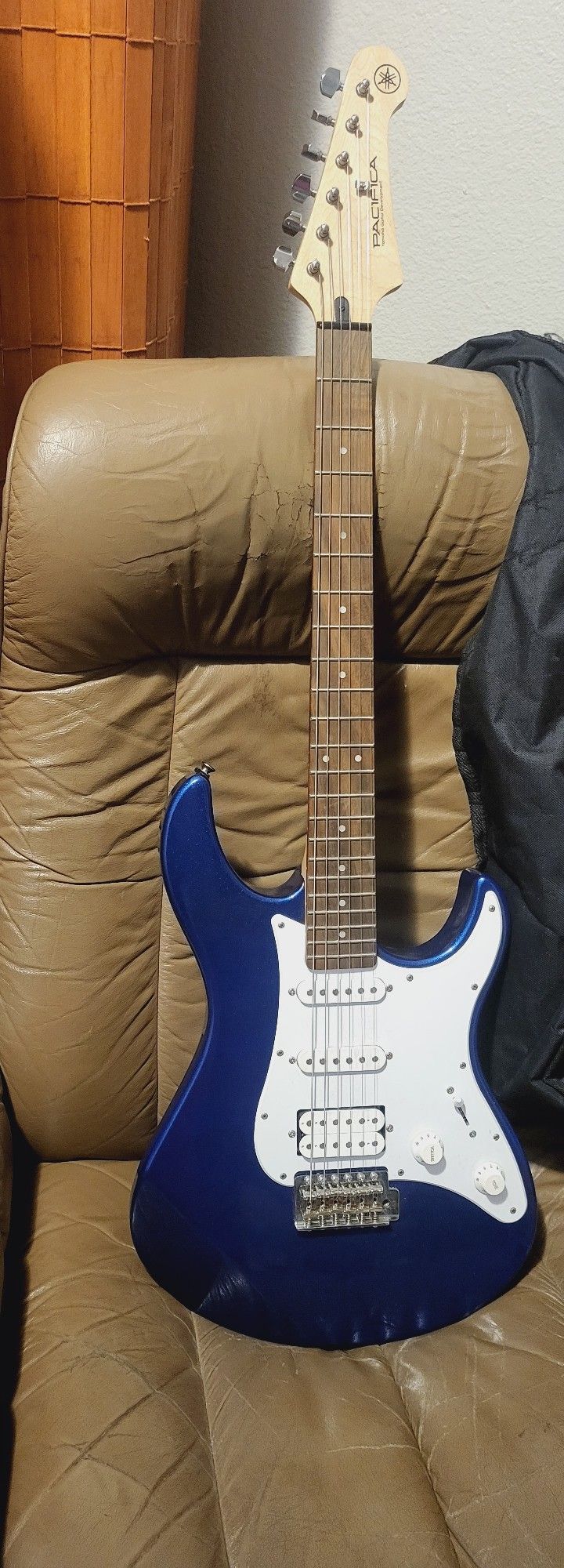 Yamaha Pacifica O12