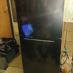  Magic Chef Refrigerator 