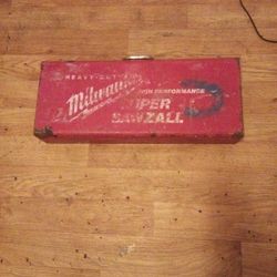 Vintage METAL Milwaukee Heavy Duty TOOLBOX 