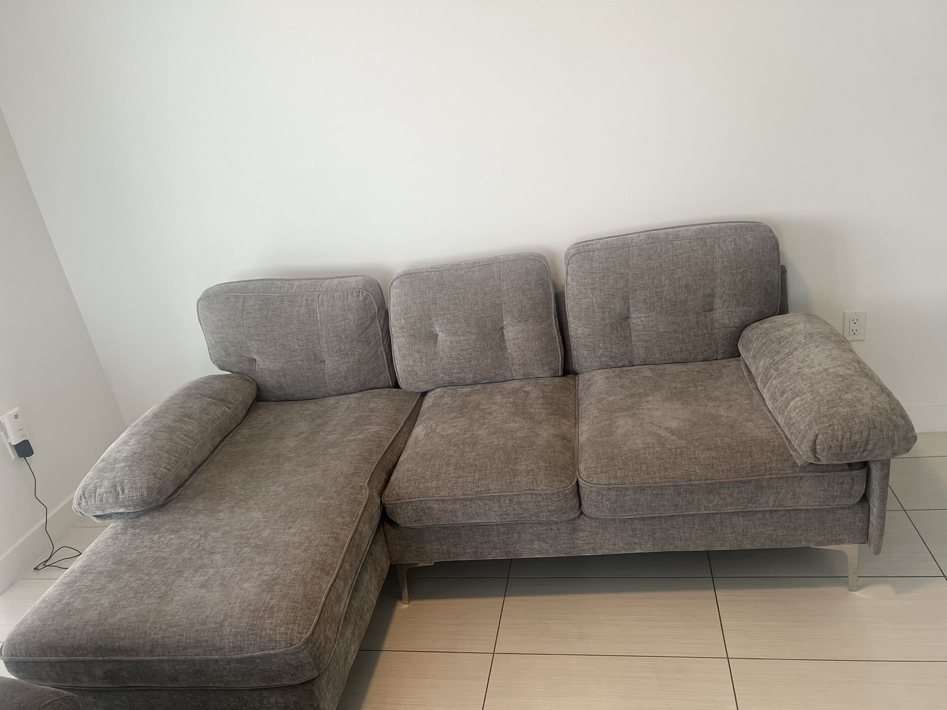 Couch/Sofa/Chase