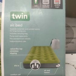 Twin Air Bed 75in Lx38in W $30 Esta Nueva