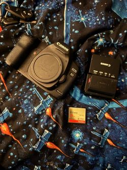 Canon eos 5D mark ii with two batteries and 32gb cf card