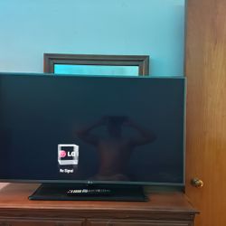 47 Inch LG TV 
