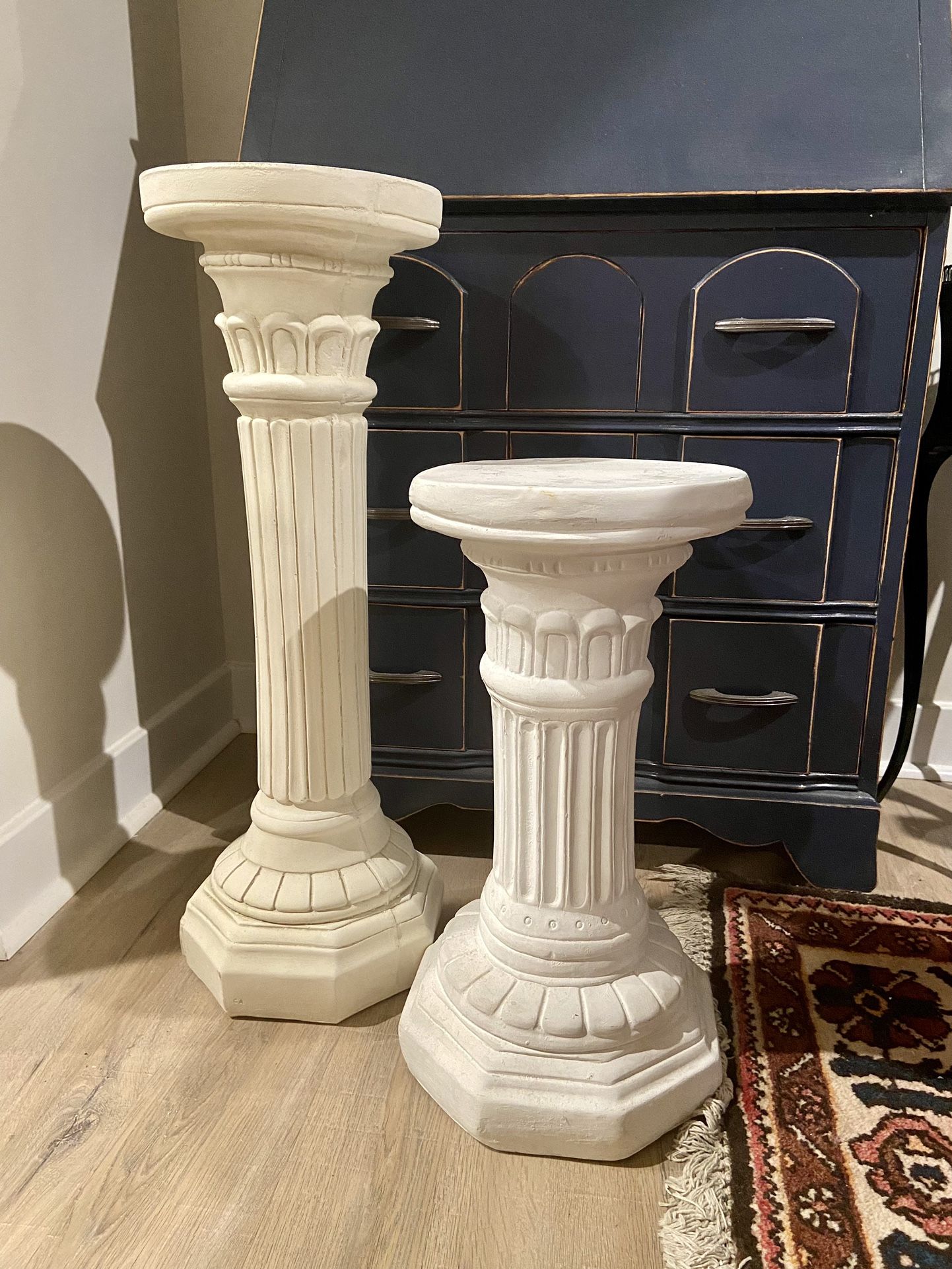 Set of two/2 vintage decorative plaster pillars