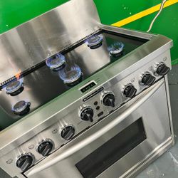 36” in wide range kitchen aid duall fuell use like new perfect working 