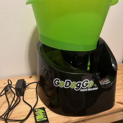 Go Dog Go! Automatic Ball Launcher