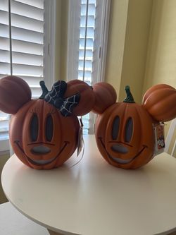 Mickey and Minnie pumpkin light