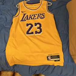 Lakers Jersey size Large