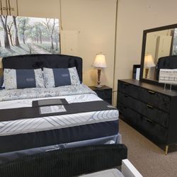 New 4pcs Queen Black Bedroom Set