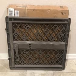 Pet Gate / Safer Gate - Fits Openings 26” - 40”