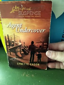 Agent Undercover By Lynette Eason