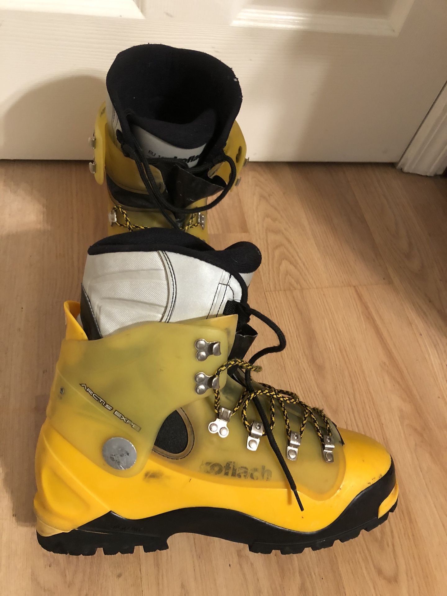 Koflach arctis expe mountaineering boots deals