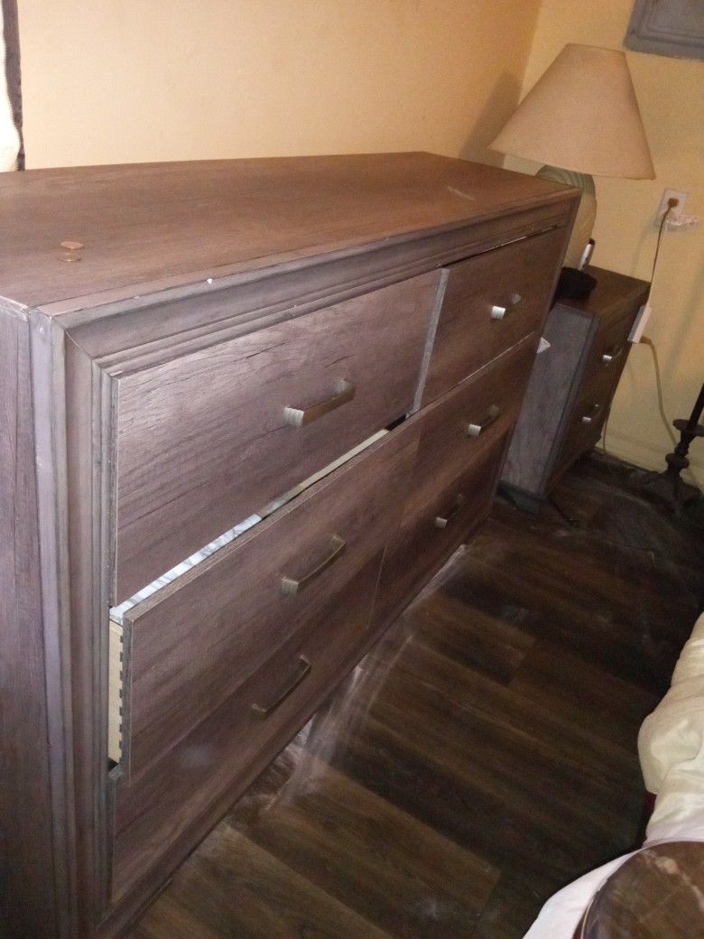  Dresser's Solid Wood 