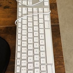Wired Apple Keyboard 