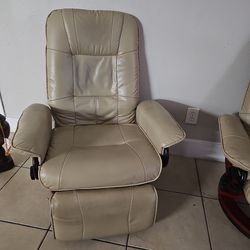 HOMCOM Faux Leather Manual Recliner, Adjustable Swivel Lounge Chair